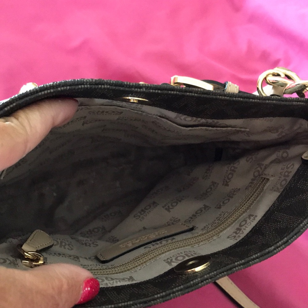 Michael Kors Crossbody, like new - Picture 4 of 4